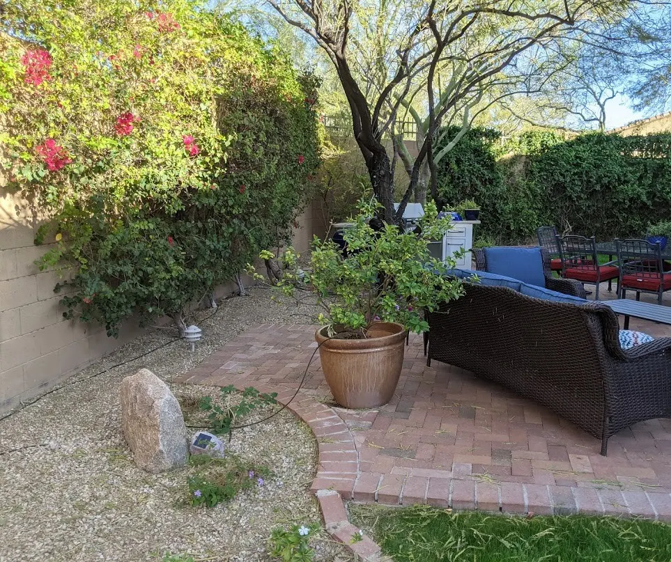 Las Sendas firepit area before the transformation